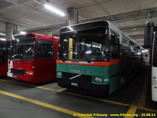 Autobus no 124 et 125 dans la Gare Routière (CE)