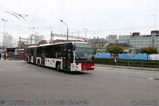 Autobus 595 sur la ligne 1 à l'avenue de Midi