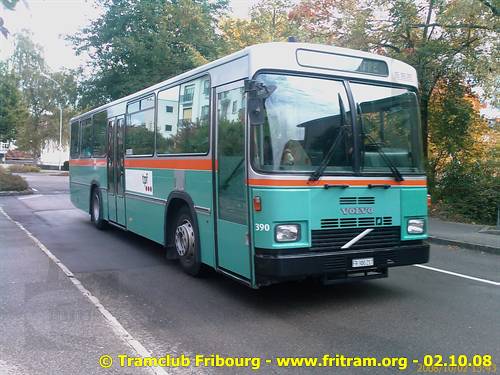 Autobus TPF 390 (ex no 24) pour le "service piscine"
