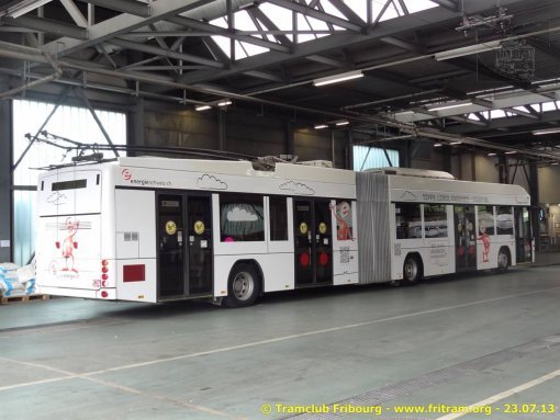 Swisstrolley TPF no 524 en cours de montage pour une publicité intégrale pour SuisseEnergie